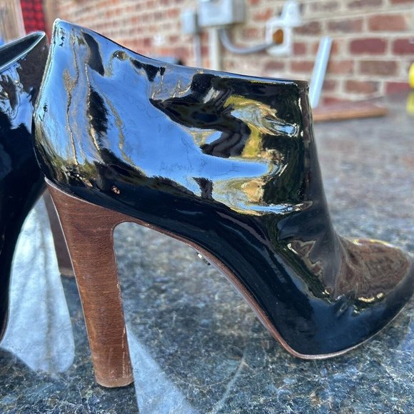 TORY BURCH BLACK PATENT LEATHER ANKLE BOOTS SIZE 8 1/2M - Picture 6 of 8